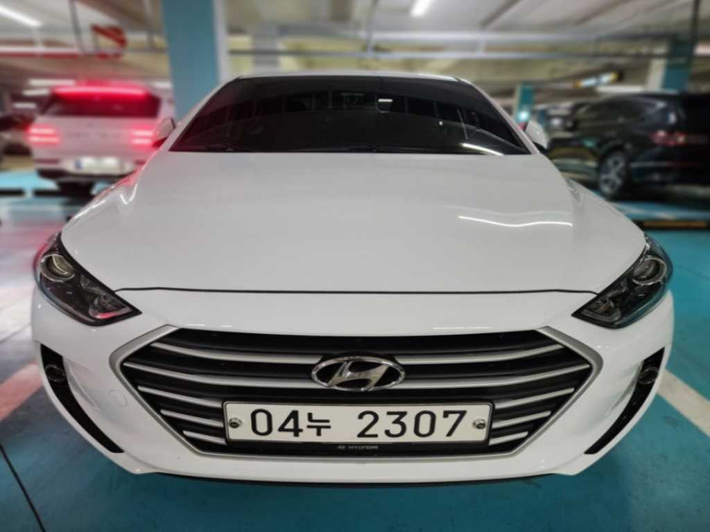HYUNDAI Avante 2018 Blanco - Importación desde Corea - HF Imports Iquique - Foto 1