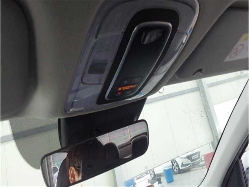 HYUNDAI Avante - Vista 7