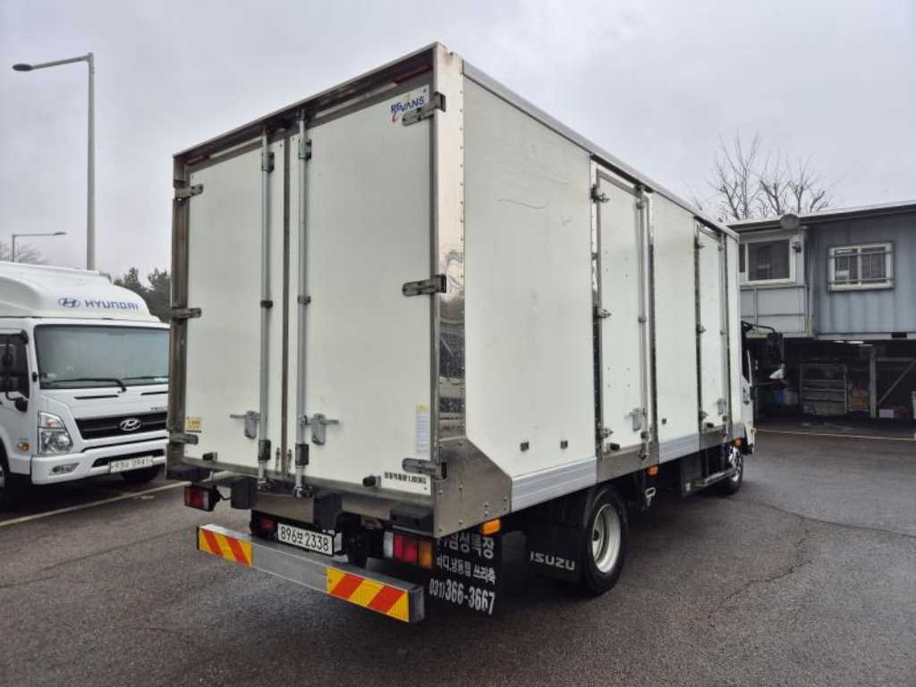 medium and large cargo truck - Vista 6