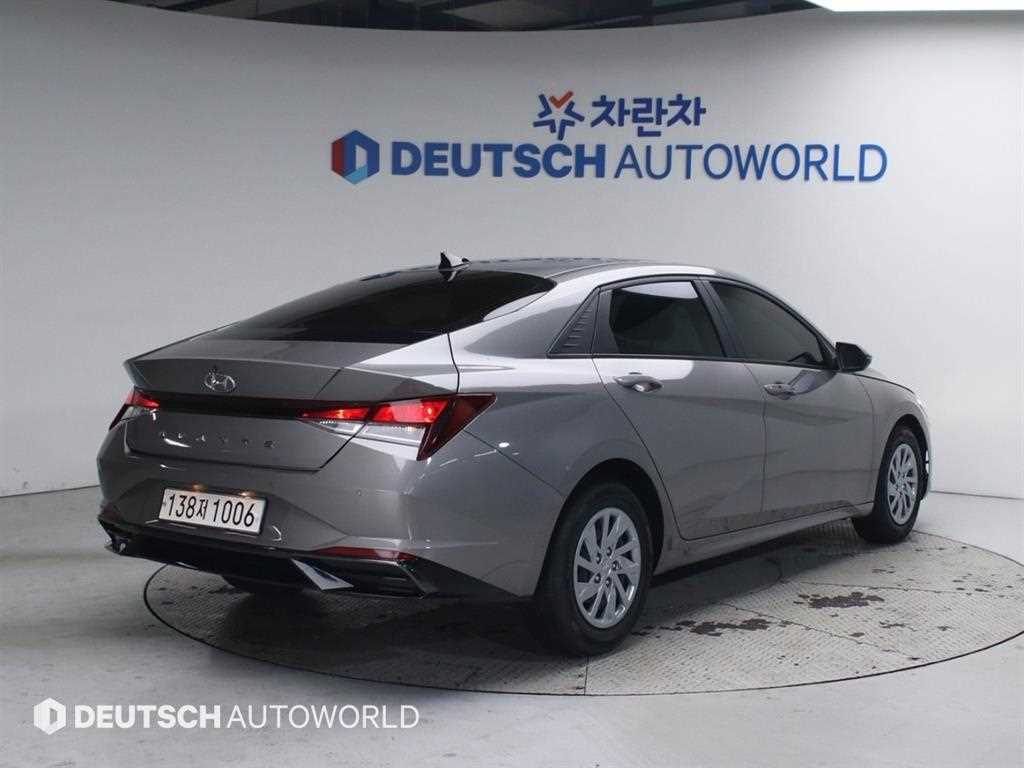 HYUNDAI Avante - Vista 2