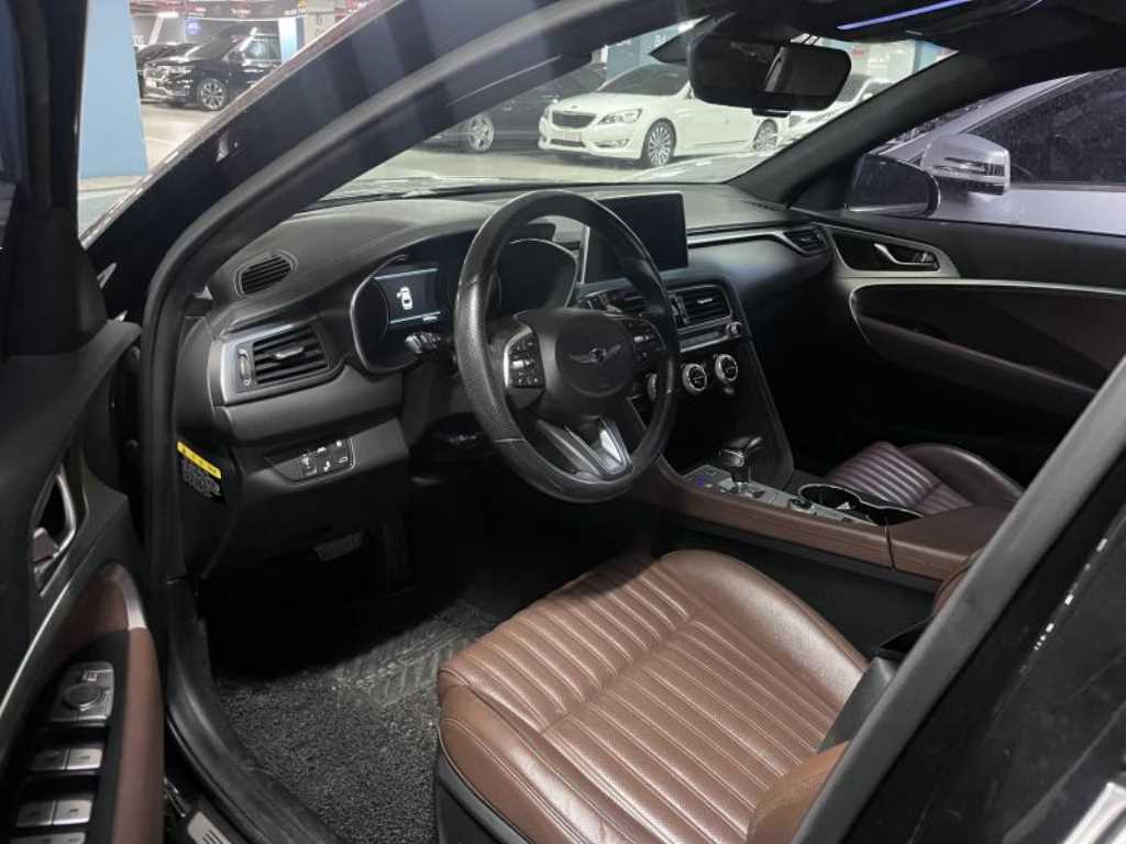 Genesis G70 - Vista 9