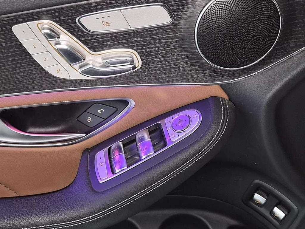 Mercedes Benz GLC Class - Vista 12