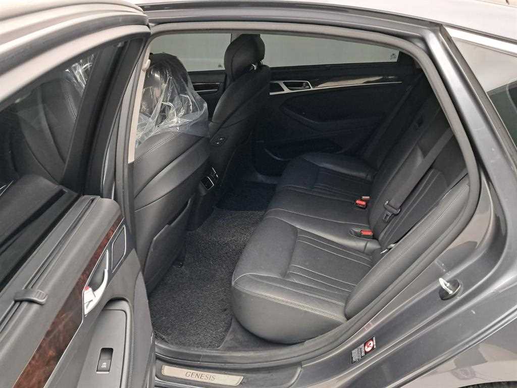 HYUNDAI Genesis - Vista 12