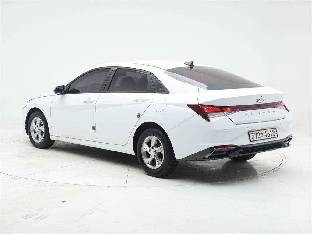 HYUNDAI Avante - Vista 4