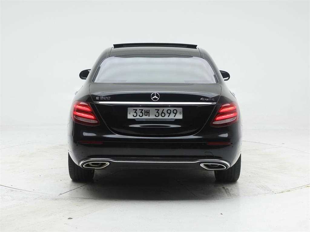 Mercedes Benz E class - Vista 5