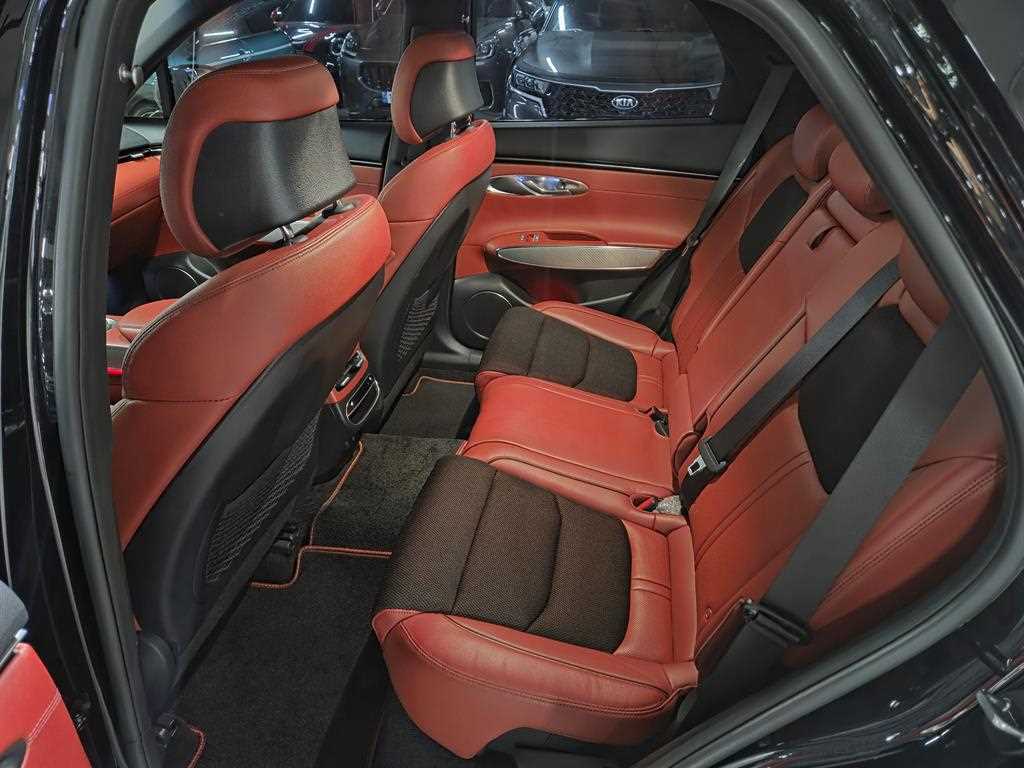 Genesis GV70 - Vista 9