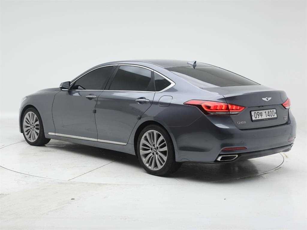 HYUNDAI Genesis - Vista 4