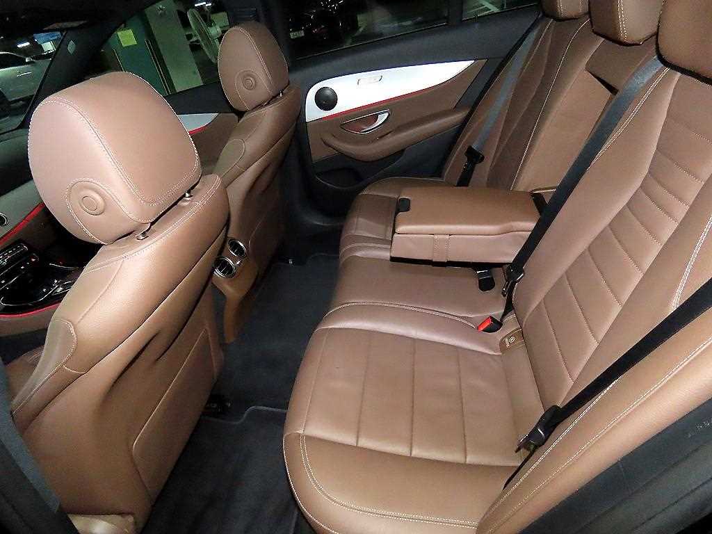 Mercedes Benz E class - Vista 7