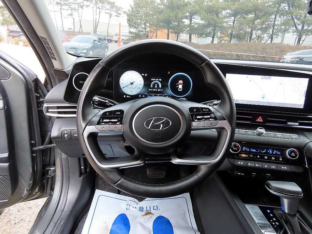 HYUNDAI Avante - Vista 8