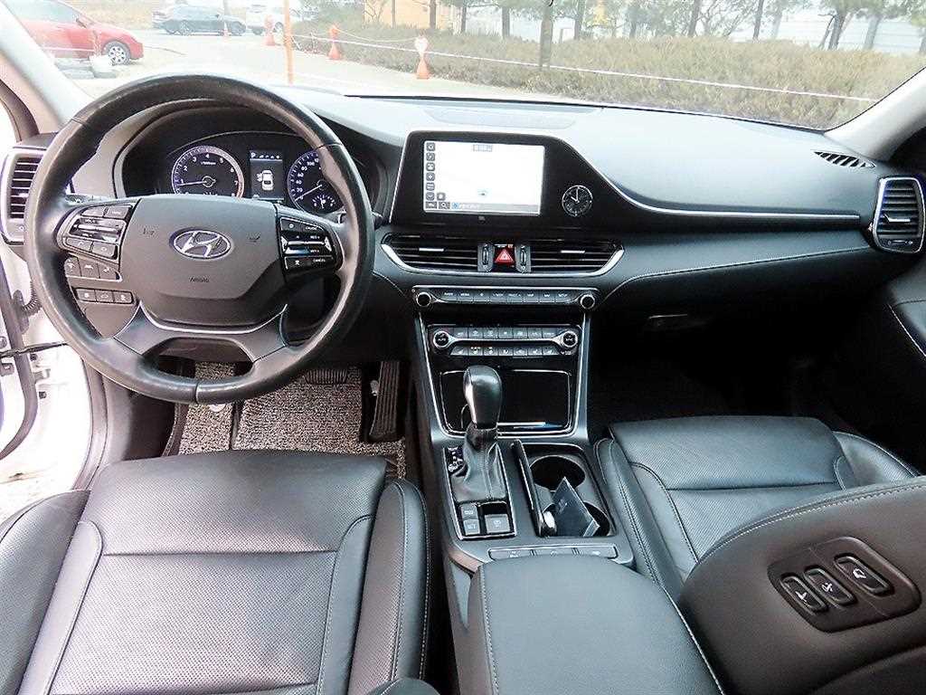 HYUNDAI Grandeur - Vista 7