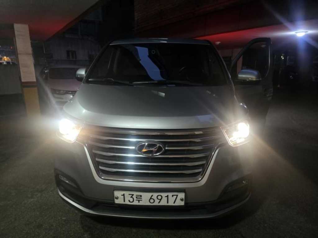 HYUNDAI Starex 2019 Gris - Importación desde Corea - HF Imports Iquique - Foto 1
