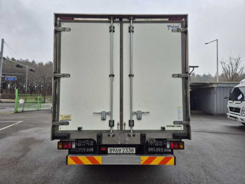 medium and large cargo truck - Vista 5