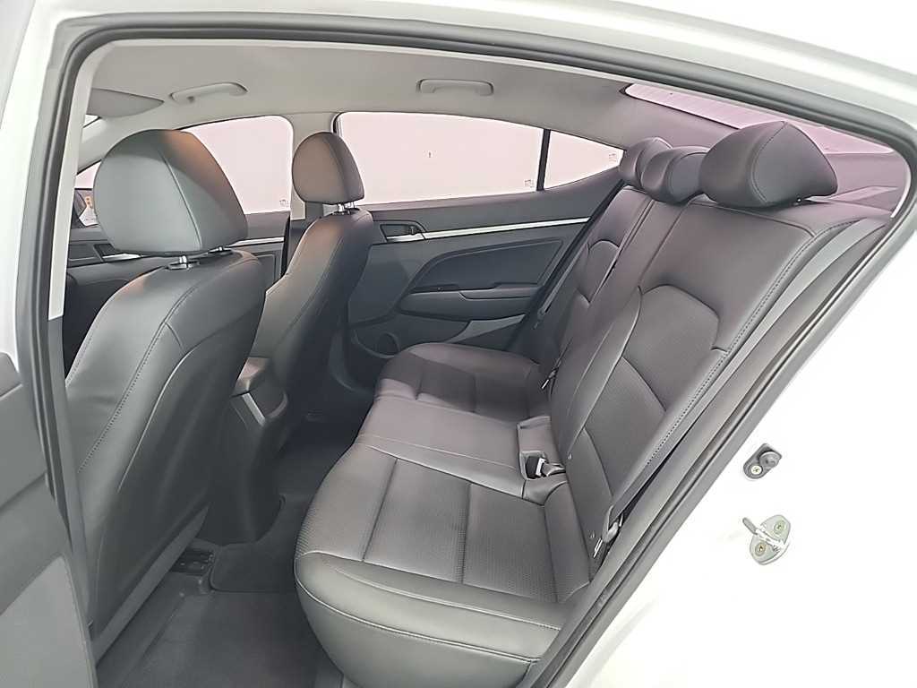 HYUNDAI Avante - Vista 12