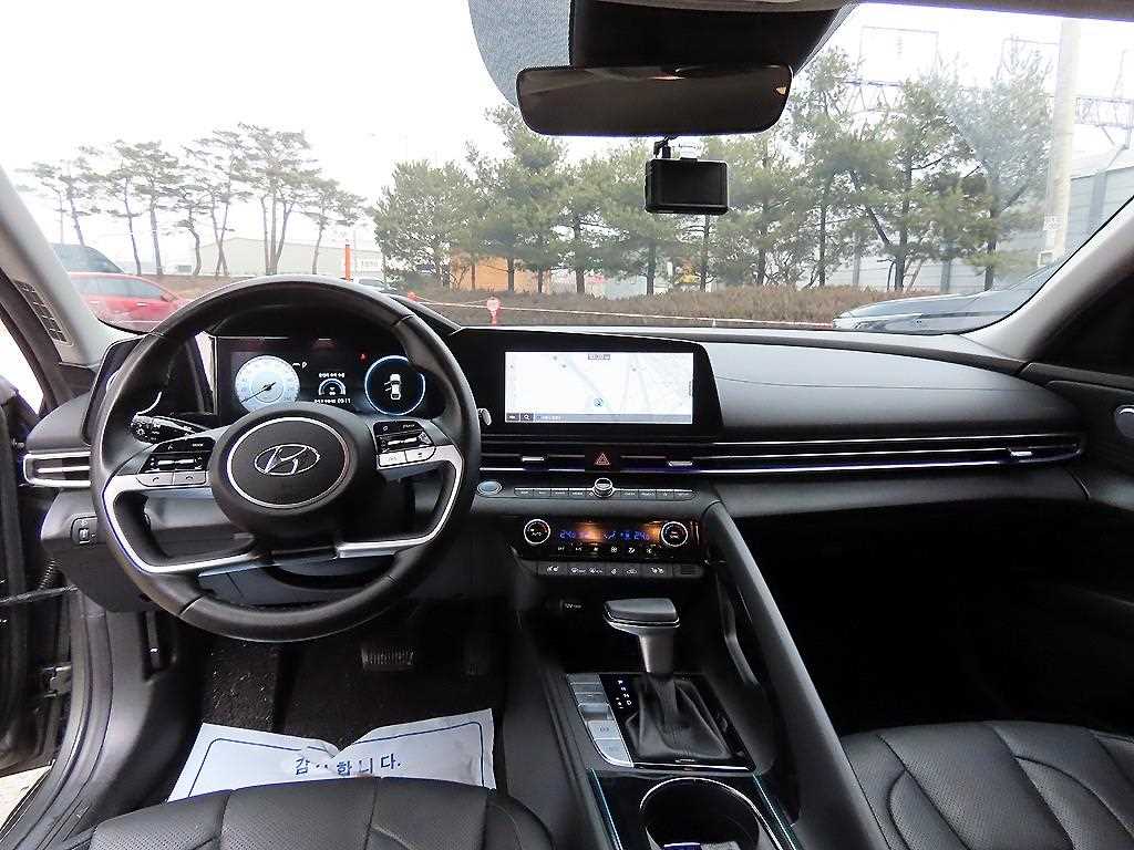 HYUNDAI Avante - Vista 7