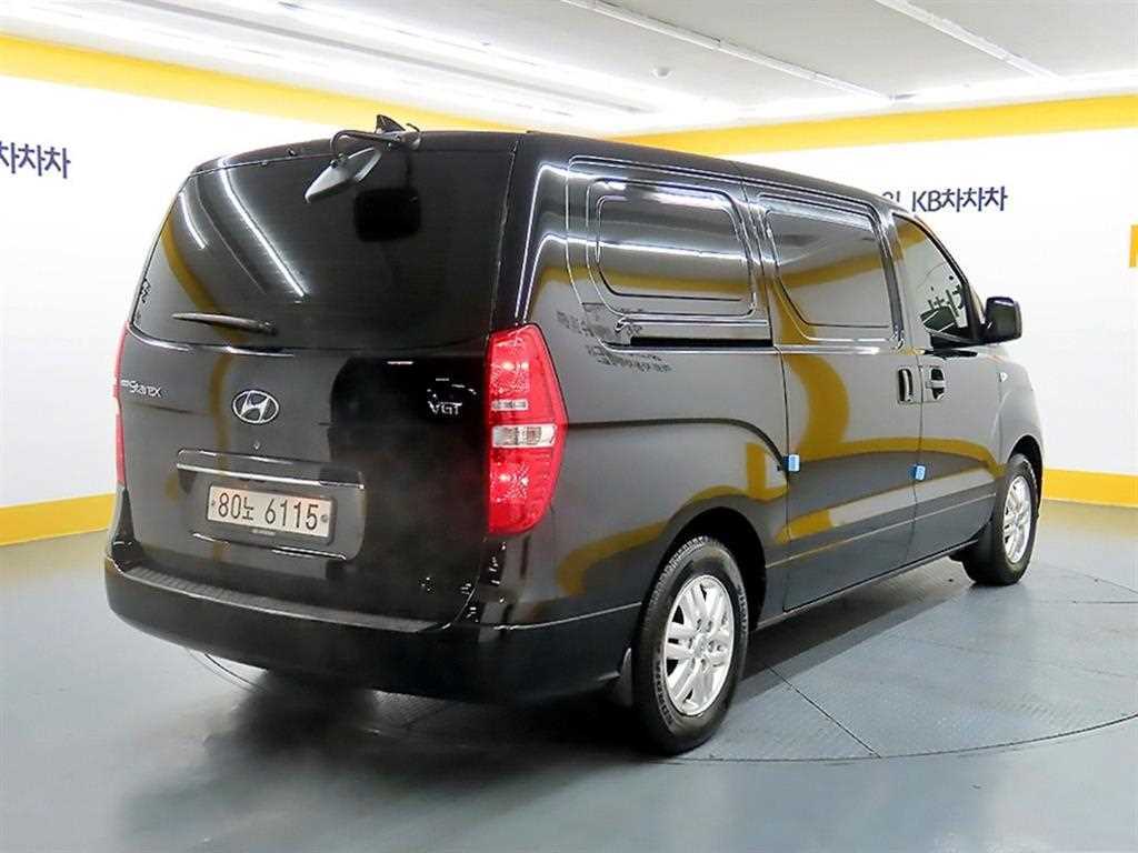 HYUNDAI Starex - Vista 4