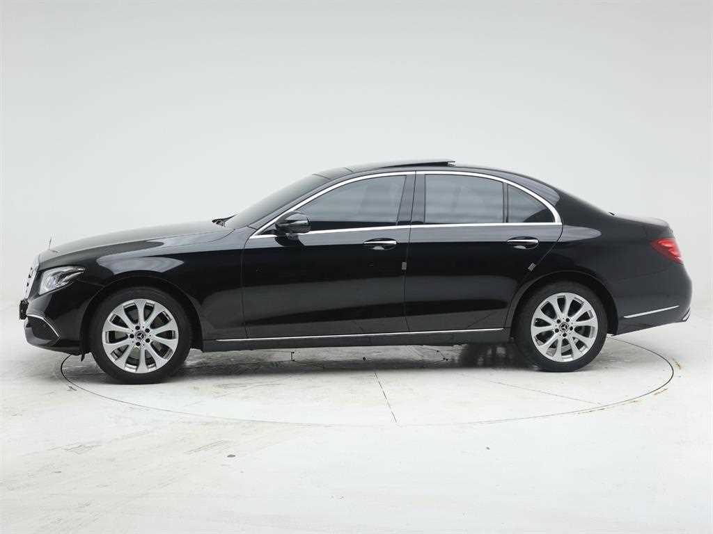 Mercedes Benz E class - Vista 3