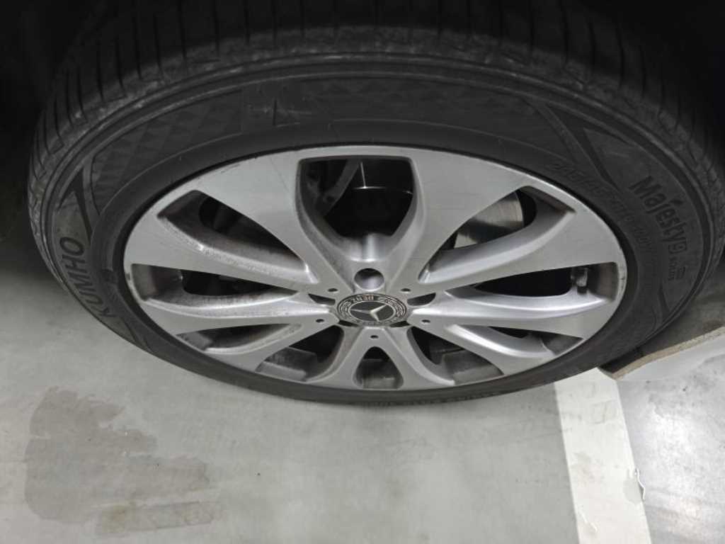 Mercedes Benz E class - Vista 4