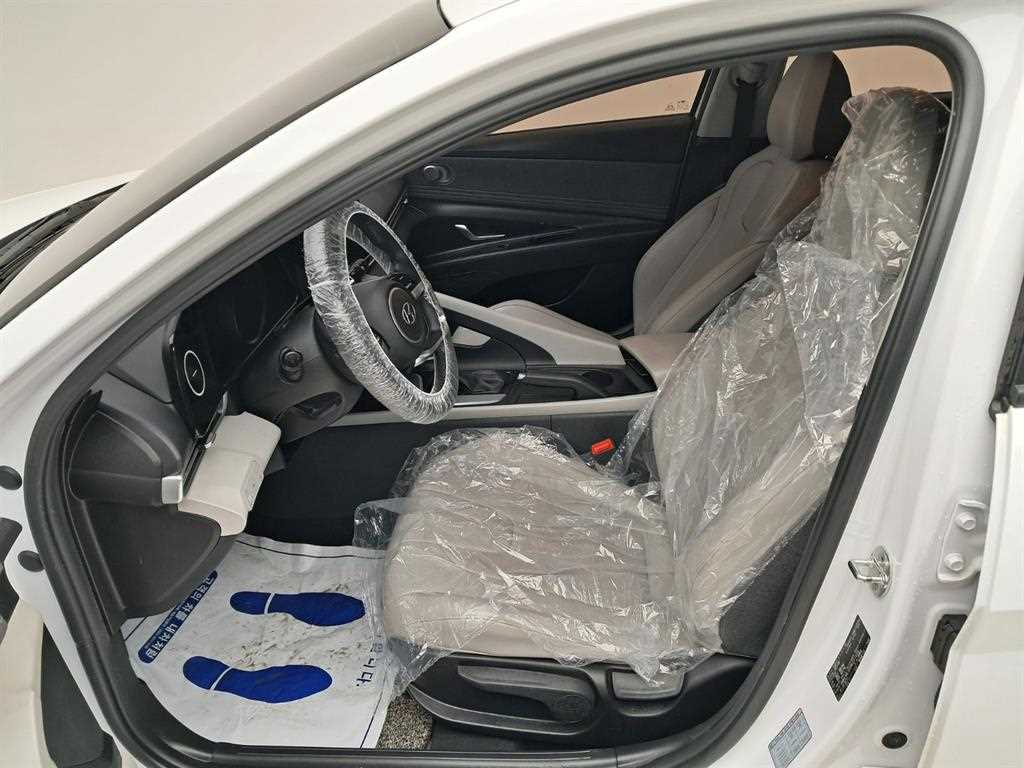 HYUNDAI Avante - Vista 11