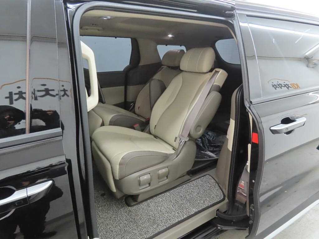 KIA Carnival - Vista 6