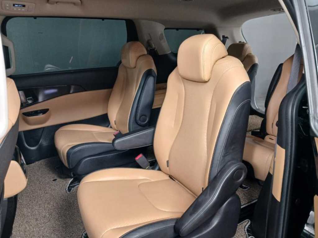 KIA Carnival - Vista 7