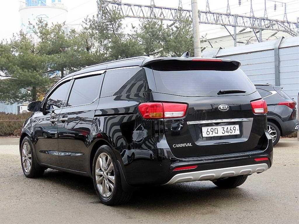 KIA Carnival - Vista 3