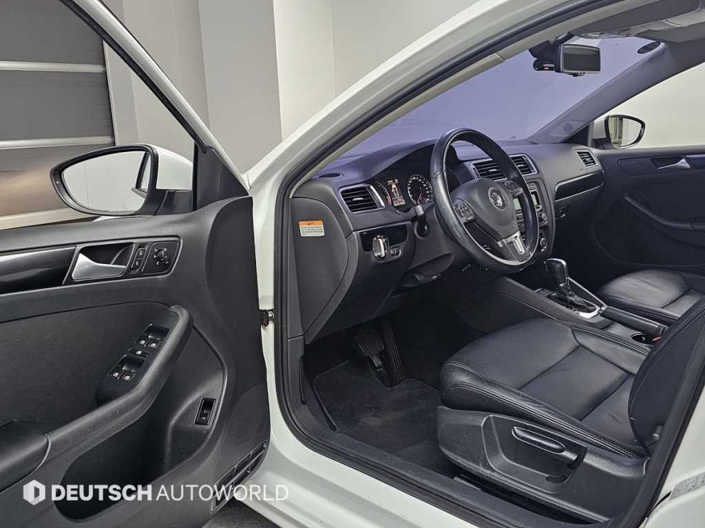 Volkswagen Jetta - Vista 11