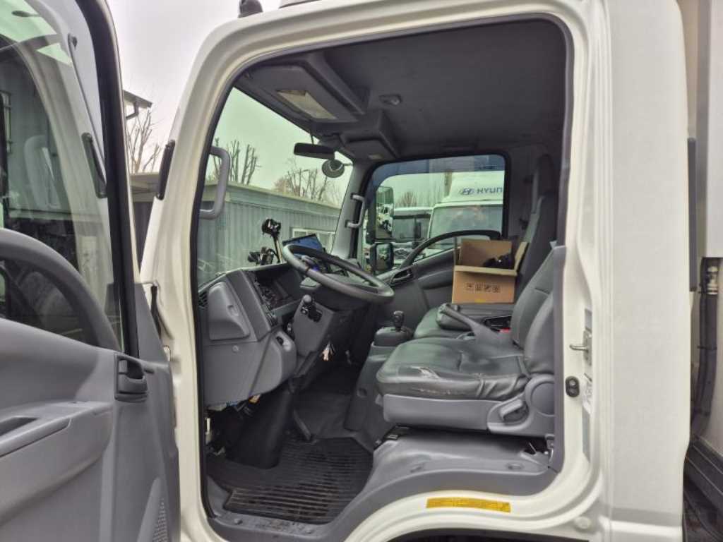 medium and large cargo truck - Vista 12