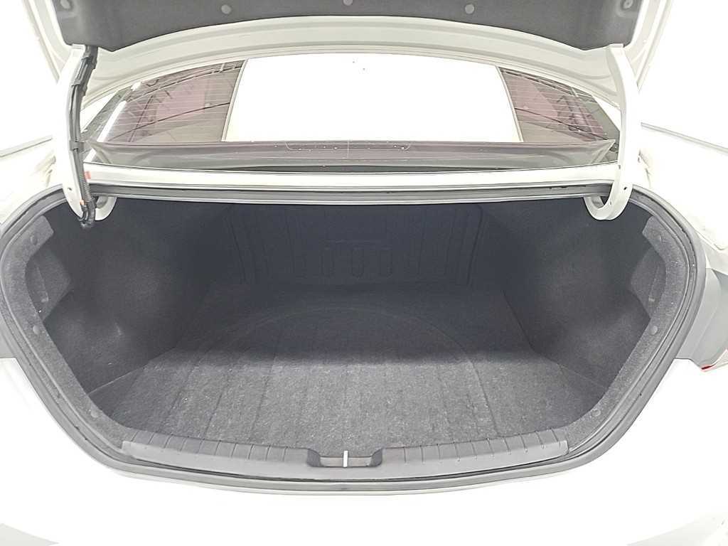 HYUNDAI Avante 2018 Blanco - Importación desde Corea - HF Imports Iquique - Foto 17