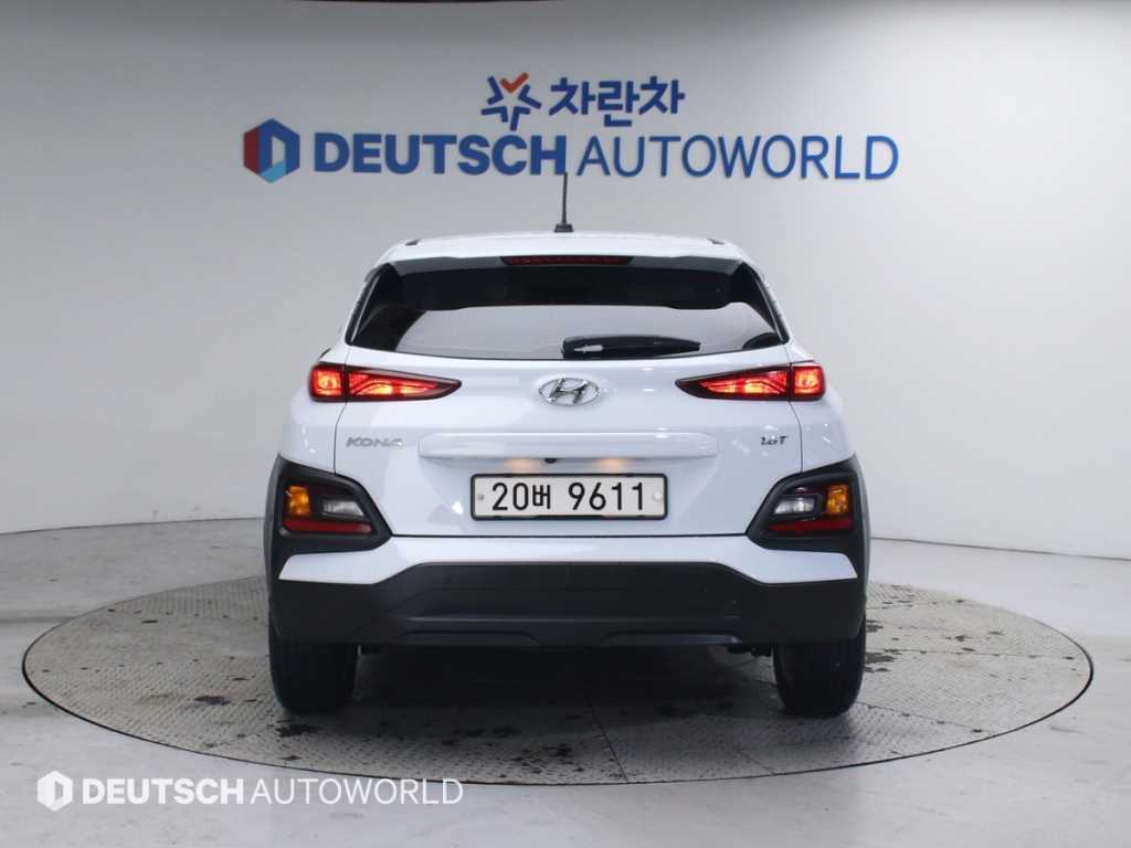 HYUNDAI Kona - Vista 4