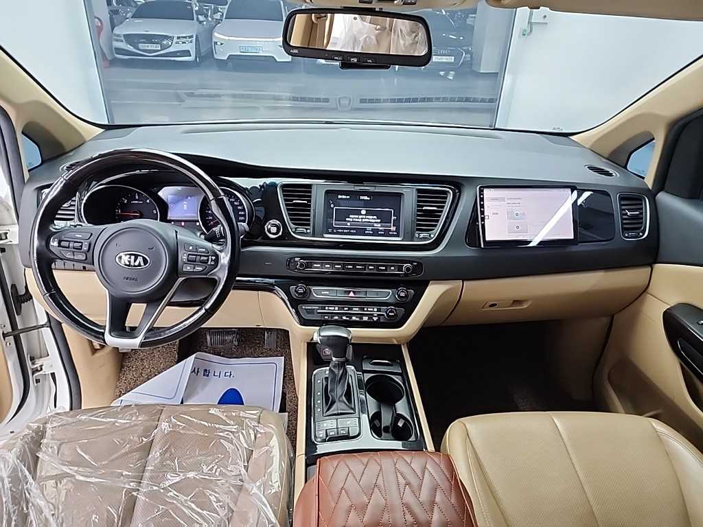 KIA Carnival - Vista 7