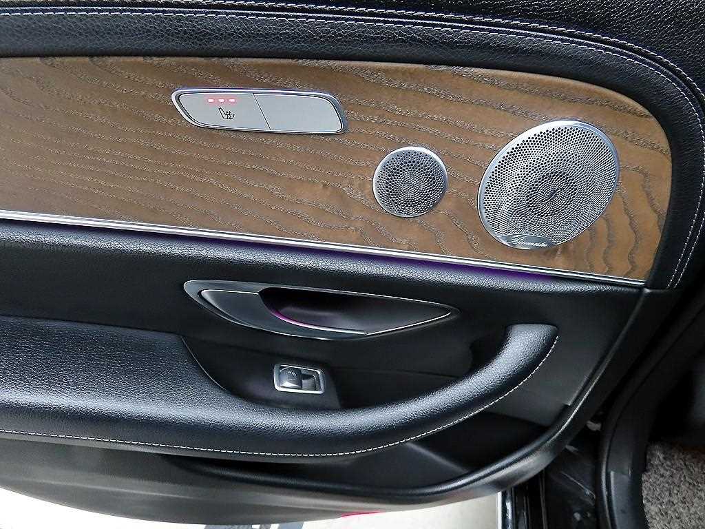 Mercedes Benz E class - Vista 12