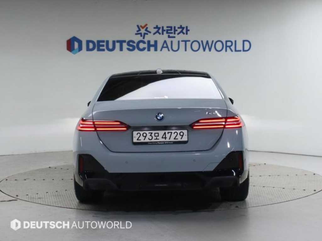 BMW 5 Series - Vista 4