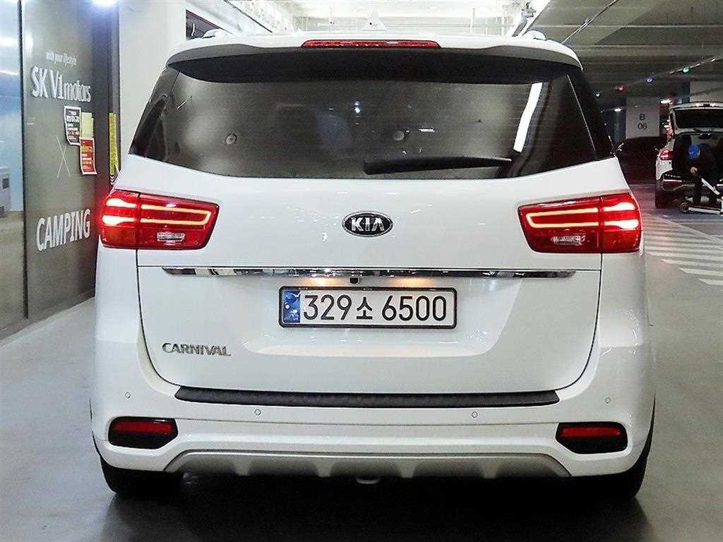 KIA Carnival - Vista 5