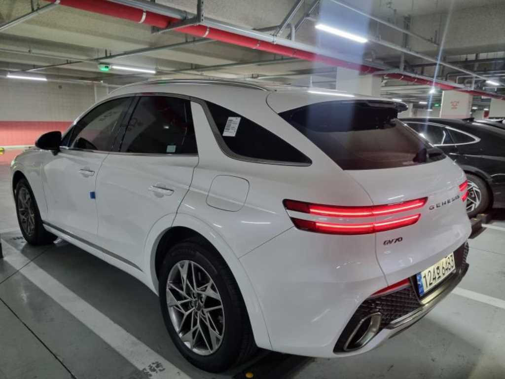 Genesis GV70 - Vista 10