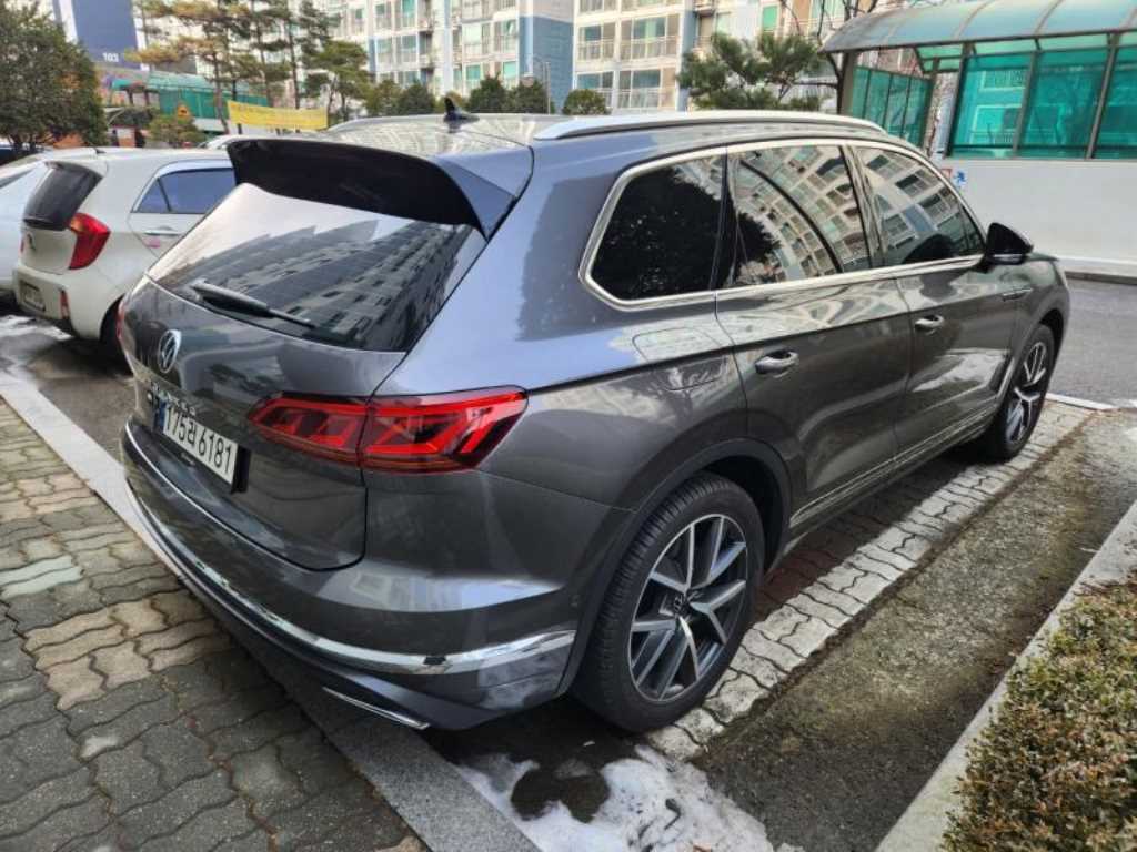 Volkswagen Touareg 2023 Gris - Importación desde Corea - HF Imports Iquique - Foto 13