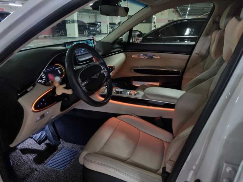 Genesis GV70 - Vista 7