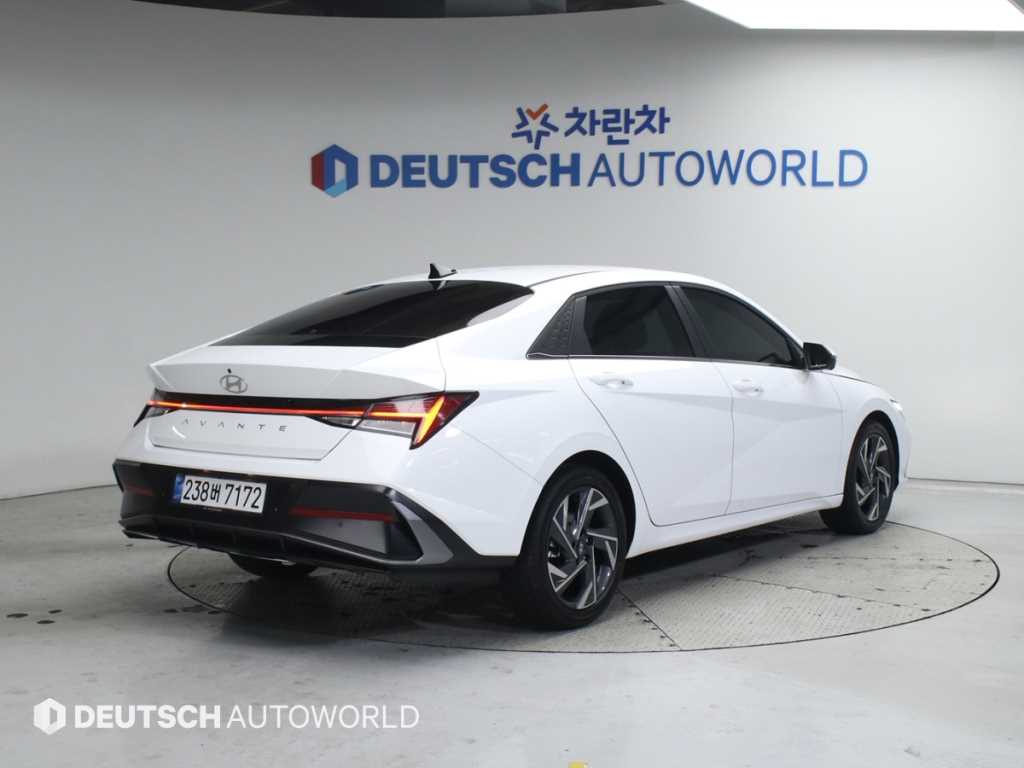 HYUNDAI Avante - Vista 2