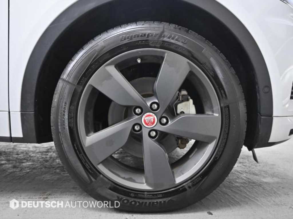 Jaguar E-PACE - Vista 5