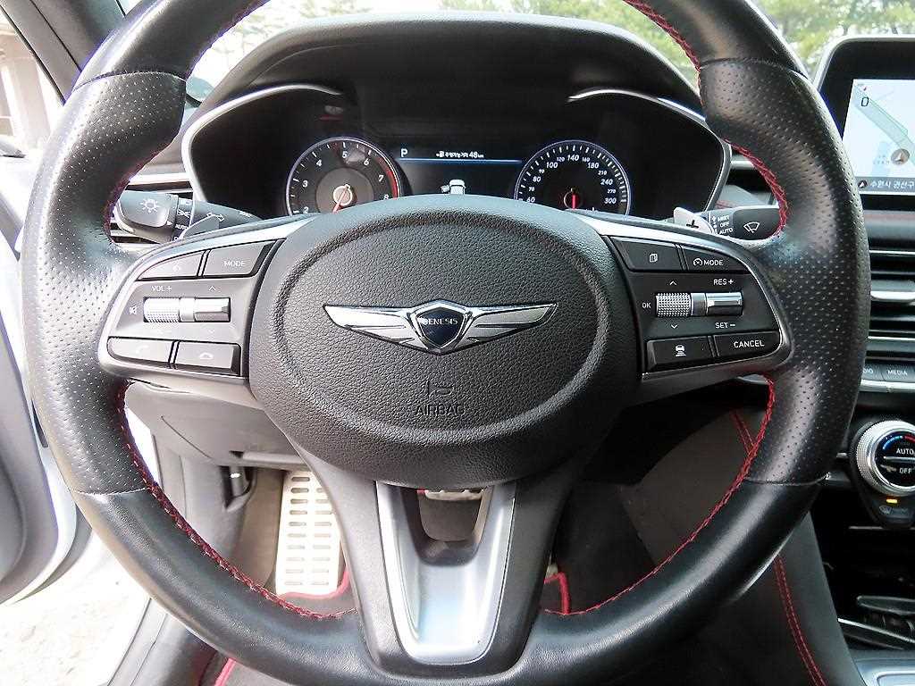 Genesis G70 - Vista 8