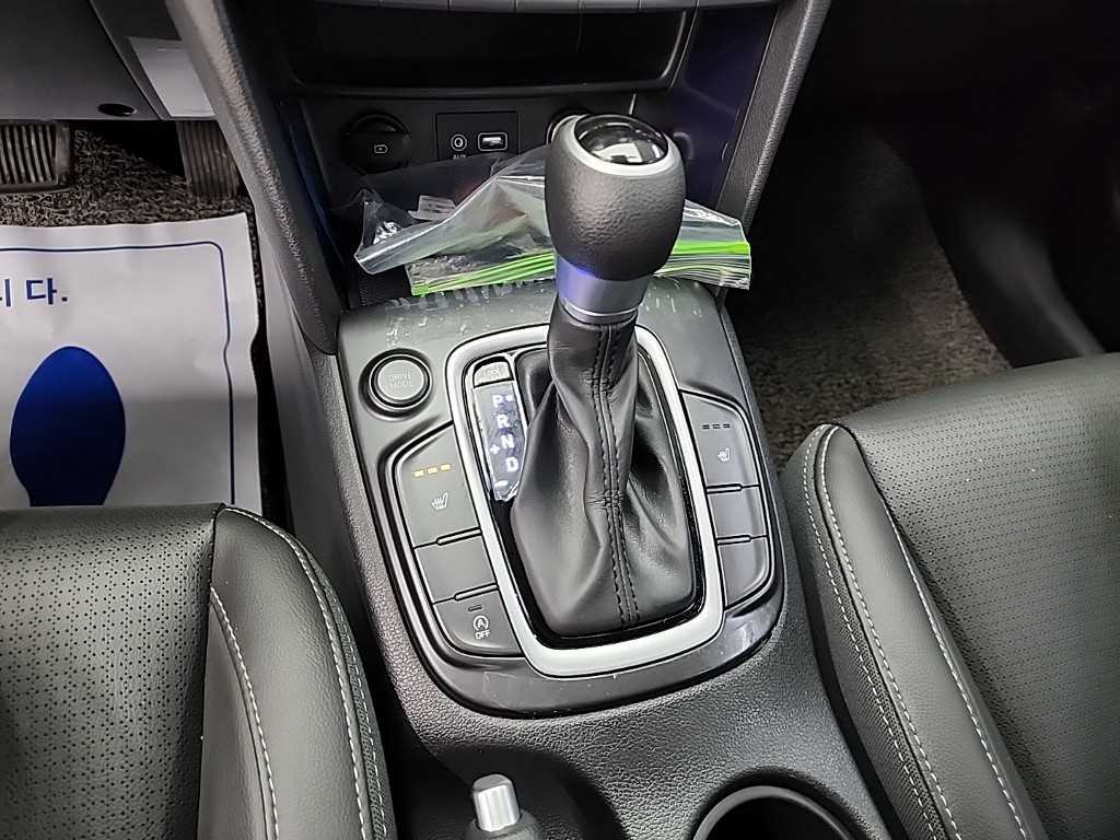 HYUNDAI Kona - Vista 8