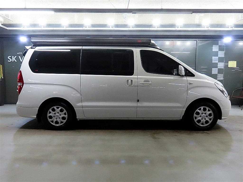 HYUNDAI Starex - Vista 3