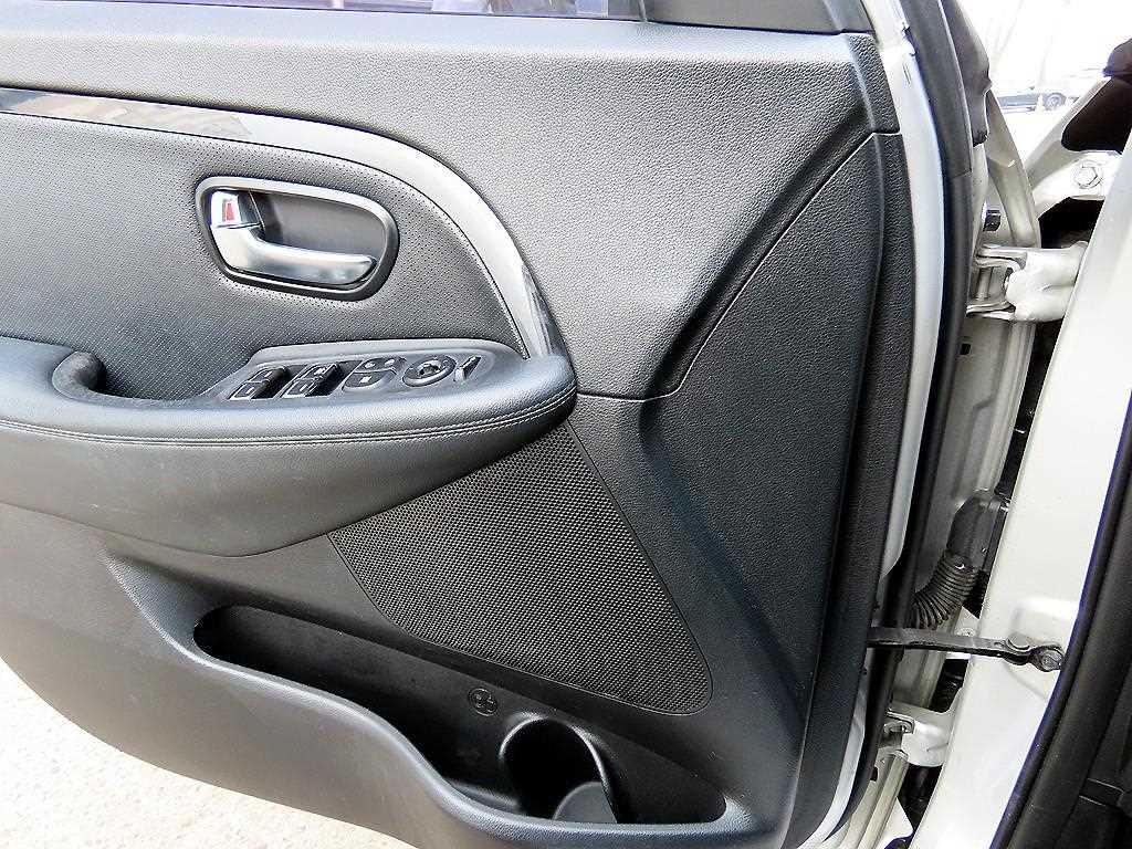 KIA Carens - Vista 12