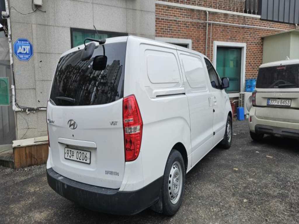 HYUNDAI Starex - Vista 3