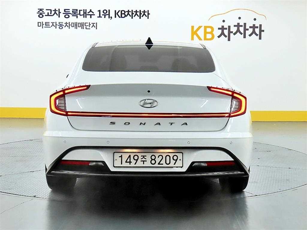 HYUNDAI Sonata - Vista 3