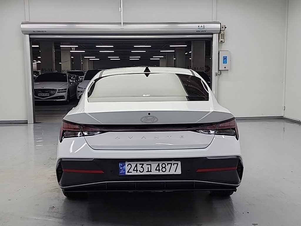 HYUNDAI Avante - Vista 3