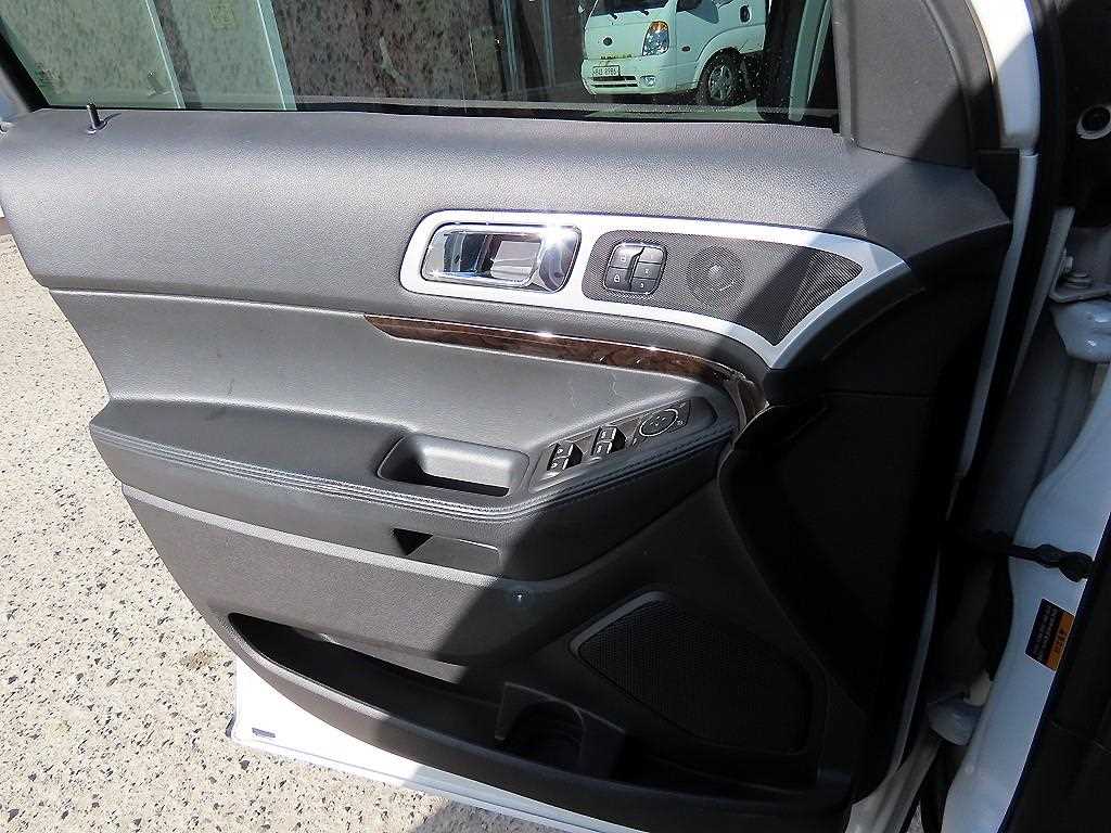 Ford Explorer - Vista 11