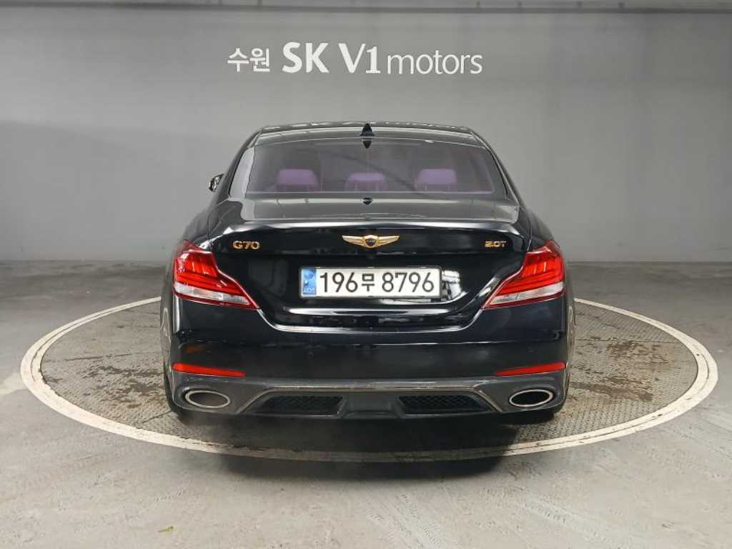 Genesis G70 - Vista 6