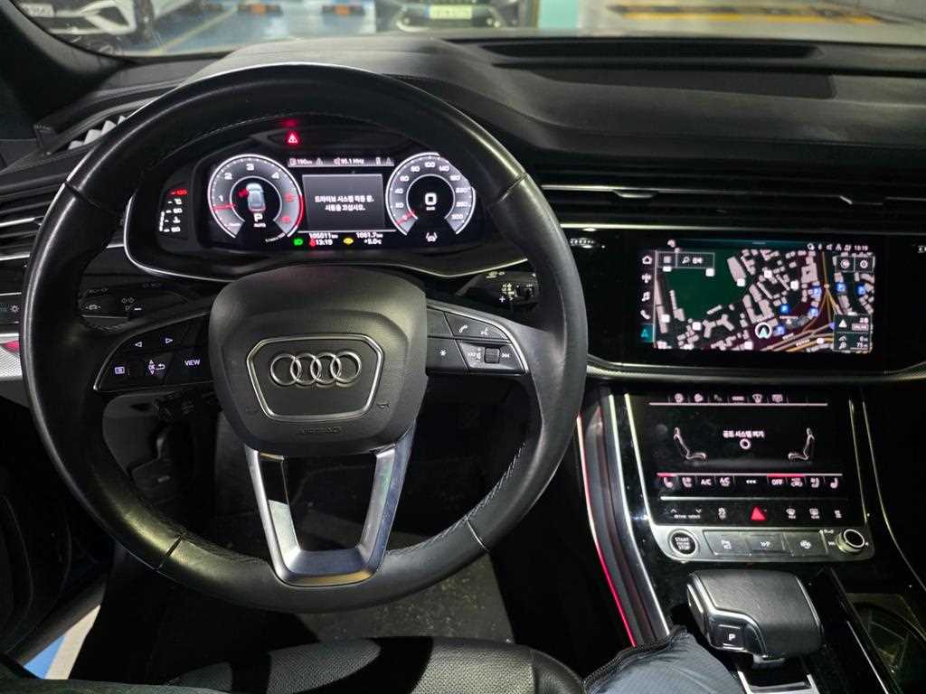 Audi Q8 - Vista 7