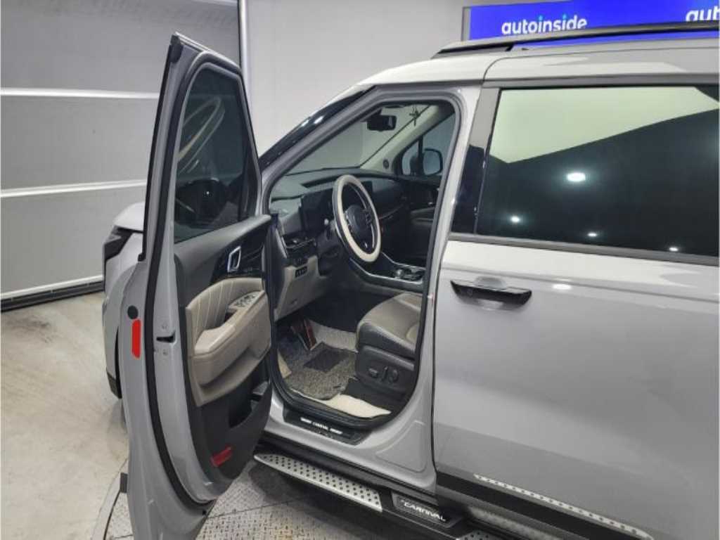 KIA Carnival - Vista 5