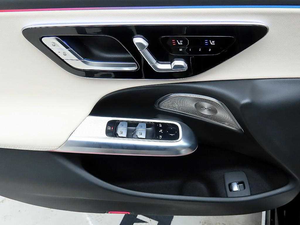 Mercedes Benz E class - Vista 11